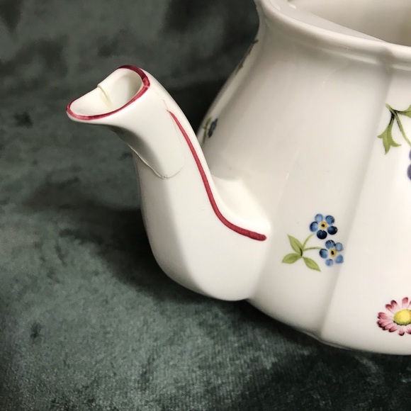 Villeroy & Boch PETITE FLEUR  Teapot NO LID. FIXED NOSE - Picture 6 of 16